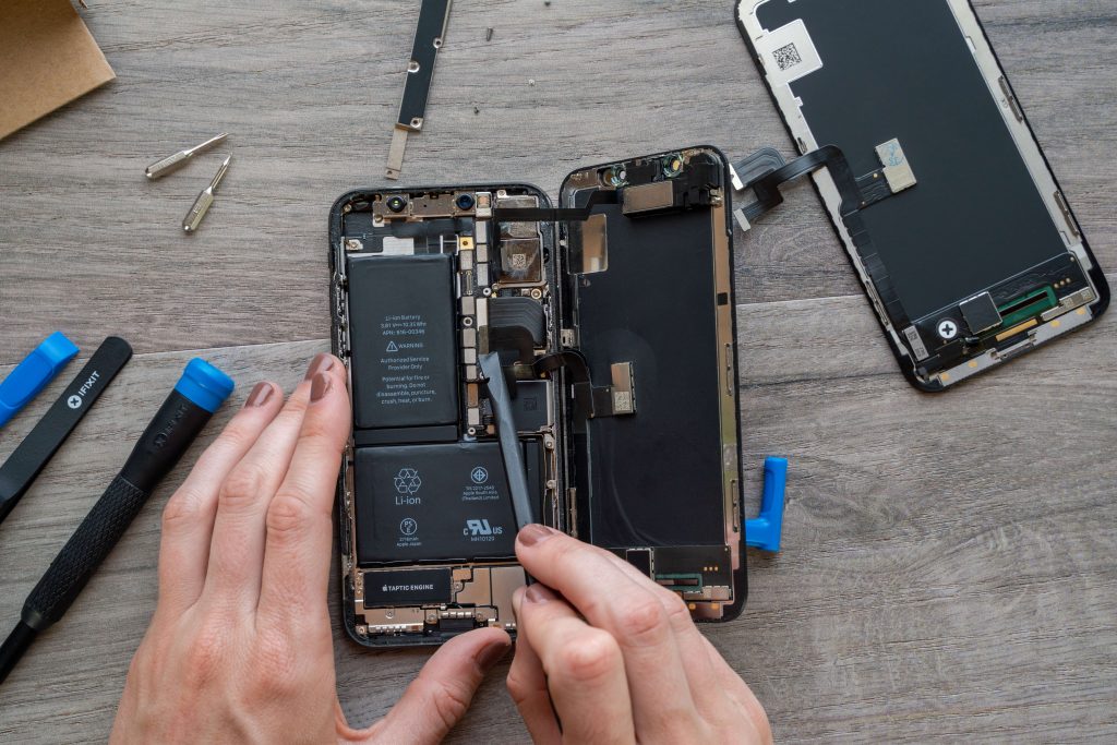 Как выбрать сервисный центр для ремонта iPhone